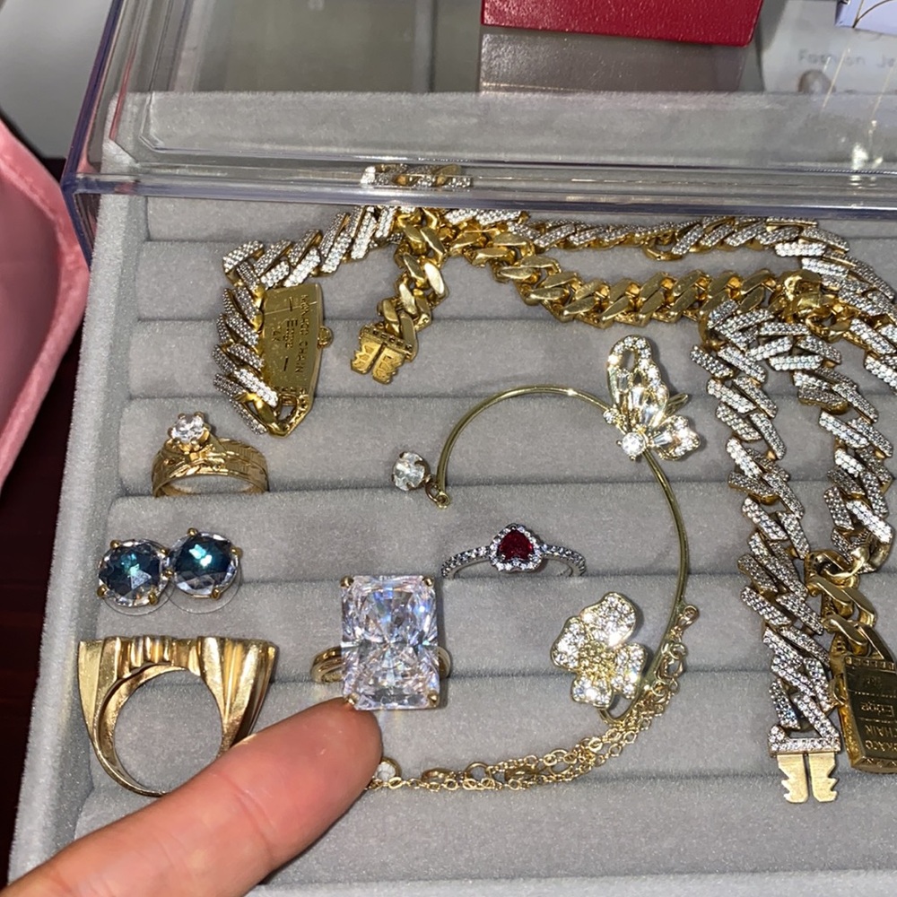 14k Solid Gold Beautiful Ring - image 6